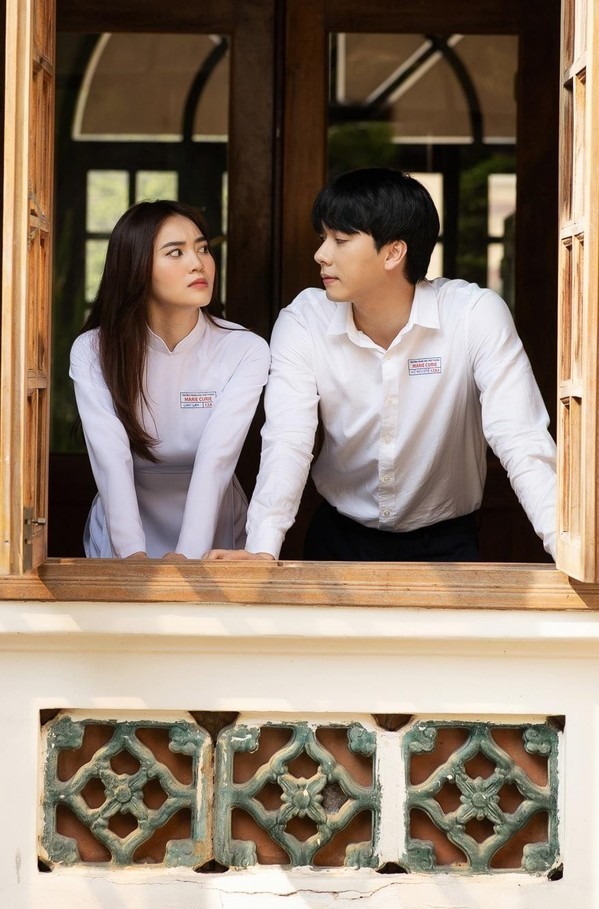 Phát hiện Ninh Dương Lan Ngọc 'sống chung' với người đàn ông lạ mặt giữa nghi vấn lọt lưới tình loạt nam thần Vbiz 4 Phát hiện Ninh Dương Lan Ngọc 'sống chung' với người đàn ông lạ mặt giữa nghi vấn lọt lưới tình loạt nam thần Vbiz 4
