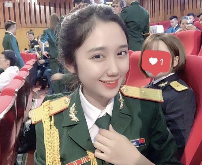 'Hot girl quân nhân' Mina Young khoe dáng nuột gọi hè: Từ sắc vóc đến gương mặt đều 'cực phẩm' gây xao xuyến 1 'Hot girl quân nhân' Mina Young khoe dáng nuột gọi hè: Từ sắc vóc đến gương mặt đều 'cực phẩm' gây xao xuyến 1