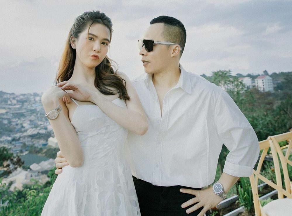 Xôn xao khoảnh khắc gia đình Vũ Khắc Tiệp đến hỏi cưới Ngọc Trinh, 2 bên thông gia niềm nở nhận 'dâu', 'rể' 4 Xôn xao khoảnh khắc gia đình Vũ Khắc Tiệp đến hỏi cưới Ngọc Trinh, 2 bên thông gia niềm nở nhận 'dâu', 'rể' 4
