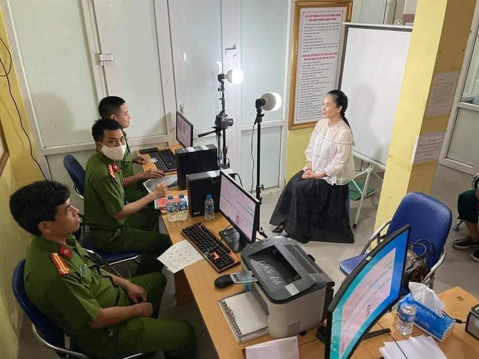 Mẹ chồng 'gắt' nhất màn ảnh Việt đi làm CCCD được dân tình tấm tắc ngợi khen vì quá trẻ và thân thiện 2 Mẹ chồng 'gắt' nhất màn ảnh Việt đi làm CCCD được dân tình tấm tắc ngợi khen vì quá trẻ và thân thiện 2