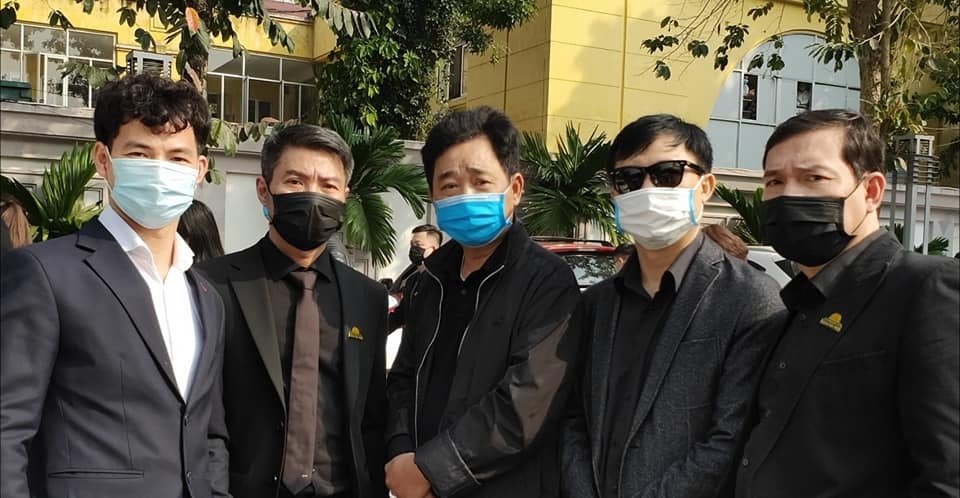 Đăng ảnh bên dàn soái ca áo đen của Táo Quân, Xuân Bắc kêu gọi phòng dịch dịp nghỉ lễ 2 Đăng ảnh bên dàn soái ca áo đen của Táo Quân, Xuân Bắc kêu gọi phòng dịch dịp nghỉ lễ 2