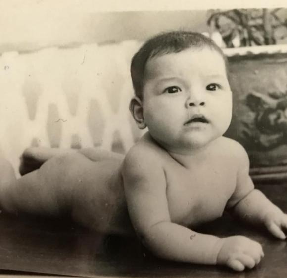 Lộ diện 'phiên bản gốc' của bé Lisa và Leon, Hồ Ngọc Hà đích thị thoát kiếp 'đẻ thuê' của hội mẹ bỉm Vbiz 3 Lộ diện 'phiên bản gốc' của bé Lisa và Leon, Hồ Ngọc Hà đích thị thoát kiếp 'đẻ thuê' của hội mẹ bỉm Vbiz 3