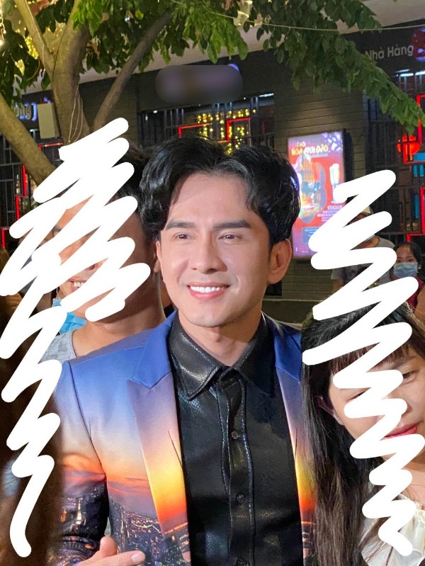 'Người qua đường' cảm thán với nhan sắc U50 ngoài đời của anh chú Đan Trường 2 'Người qua đường' cảm thán với nhan sắc U50 ngoài đời của anh chú Đan Trường 2