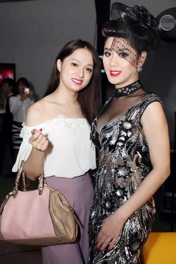 Lâm Khánh Chi và Hương Giang nối lại mối thâm tình chị em sau quá khứ đối đầu cực 'gắt' 3 Lâm Khánh Chi và Hương Giang nối lại mối thâm tình chị em sau quá khứ đối đầu cực 'gắt' 3