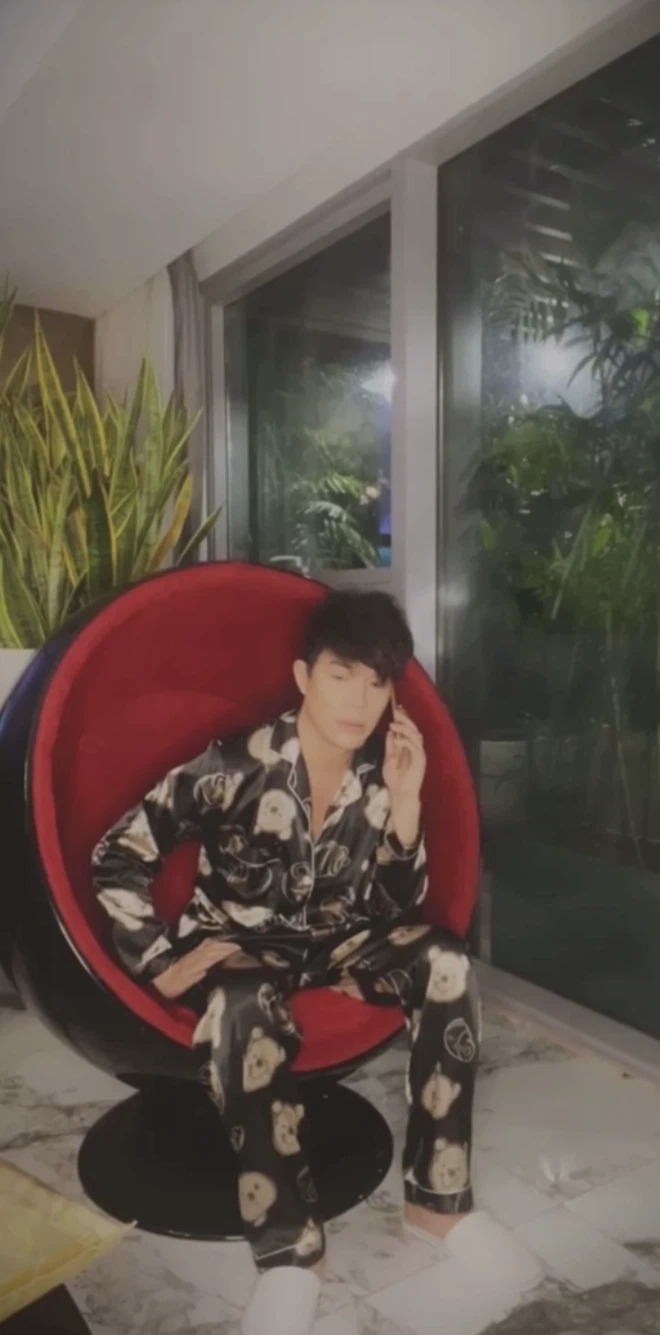 Lật ngược thế cờ, Nathan Lee từ nhân vật gây ngán ngẩm sau ồn ào với Ngọc Trinh bỗng trở idol của CĐM 2 Lật ngược thế cờ, Nathan Lee từ nhân vật gây ngán ngẩm sau ồn ào với Ngọc Trinh bỗng trở idol của CĐM 2
