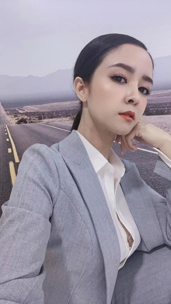 Mẹ bé Cami trong 'Hướng dương ngược nắng' hóa ra là diễn viên quen mặt, ngoài đời xinh đẹp hết nấc và cùng cảnh ngộ với Lương Thu Trang 7 Mẹ bé Cami trong 'Hướng dương ngược nắng' hóa ra là diễn viên quen mặt, ngoài đời xinh đẹp hết nấc và cùng cảnh ngộ với Lương Thu Trang 7