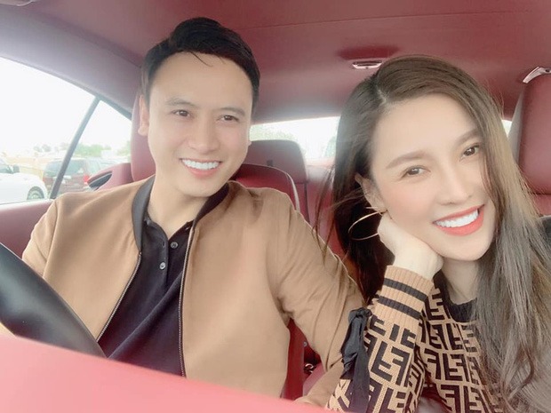Quế Vân lại 'vạch áo cho người xem lưng' khi tố bạn trai đại gia bạc bẽo, thường xuyên ngủ với vợ cũ 1 Quế Vân lại 'vạch áo cho người xem lưng' khi tố bạn trai đại gia bạc bẽo, thường xuyên ngủ với vợ cũ 1