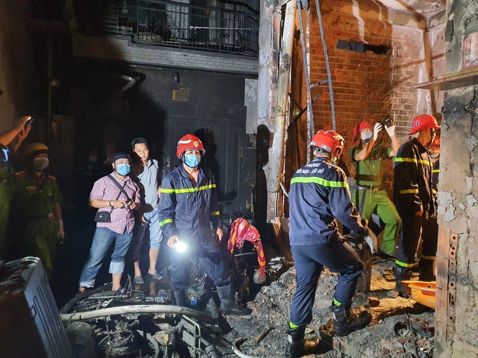 Hiện trường tan hoang của vụ cháy thương tâm gây thiệt hại lớn về người và tài sản 2 Hiện trường tan hoang của vụ cháy thương tâm gây thiệt hại lớn về người và tài sản 2