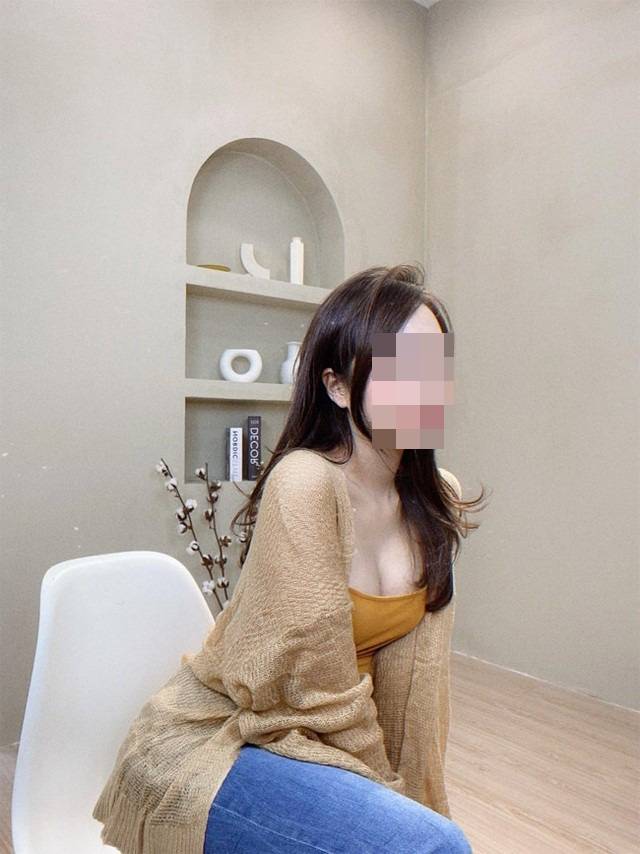 Nghi vấn hot girl được báo Trung tung hô nhan sắc vừa bị 'bắt ghen' ngay giữa đường phố 3 Nghi vấn hot girl được báo Trung tung hô nhan sắc vừa bị 'bắt ghen' ngay giữa đường phố 3