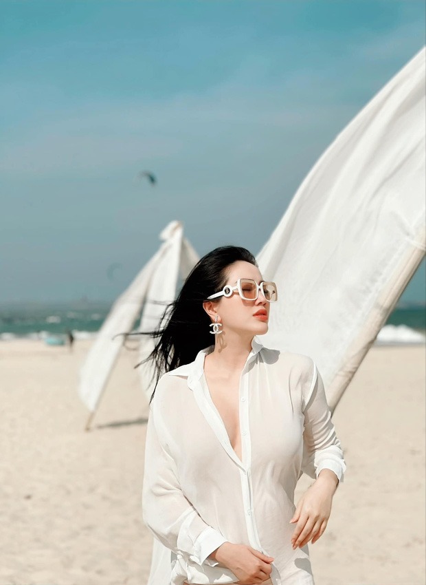 Bảo Thy khoe dáng 'đồng hồ cát' giữa lúc nghi vấn có tin vui 1 Bảo Thy khoe dáng 'đồng hồ cát' giữa lúc nghi vấn có tin vui 1