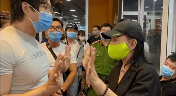 Tin sao Việt hot 12/5: Cát Phượng bị bà Phương Hằng lật lại vụ gymer ồn ào, Nathan Lee lại 'dằn mặt' Ngọc Trinh 1 Tin sao Việt hot 12/5: Cát Phượng bị bà Phương Hằng lật lại vụ gymer ồn ào, Nathan Lee lại 'dằn mặt' Ngọc Trinh 1