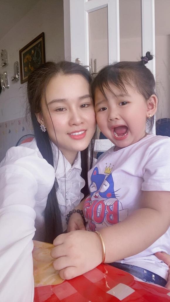 Vợ hai Vân Quang Long lên tiếng cầu xin 2 chữ 'bình yên' từ bố mẹ ruột cố ca sĩ 3 Vợ hai Vân Quang Long lên tiếng cầu xin 2 chữ 'bình yên' từ bố mẹ ruột cố ca sĩ 3