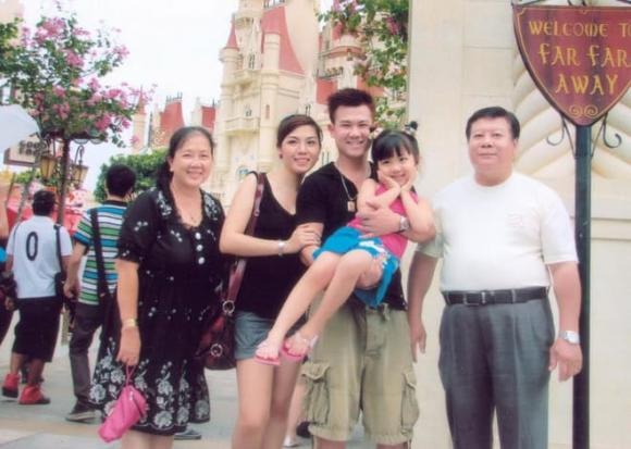 Vợ hai Vân Quang Long lên tiếng cầu xin 2 chữ 'bình yên' từ bố mẹ ruột cố ca sĩ 1 Vợ hai Vân Quang Long lên tiếng cầu xin 2 chữ 'bình yên' từ bố mẹ ruột cố ca sĩ 1