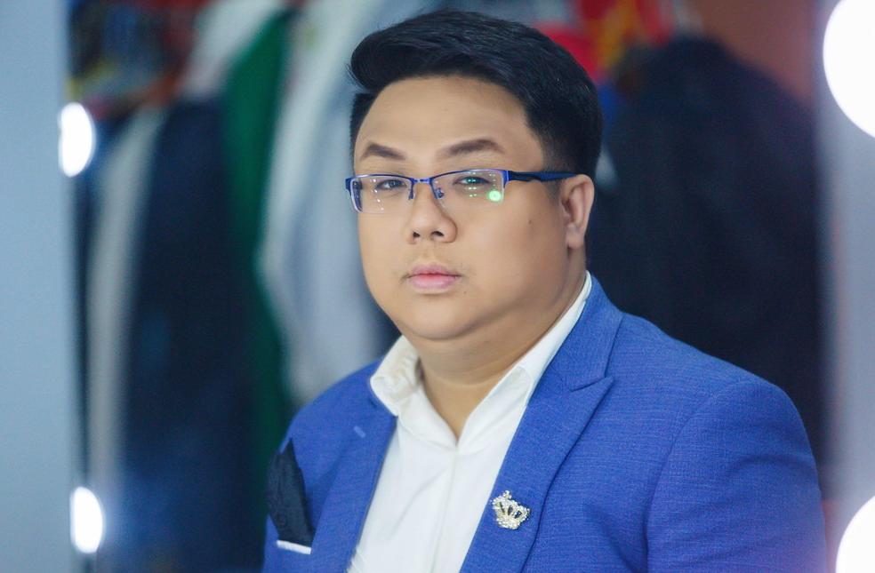 Vợ Dũng 'lò vôi' đưa ồn ào đi xa hơn khi xin lại 2 cuốn đạo đức của Duy Nguyễn, gửi cho con nuôi Hoài Linh 3 Vợ Dũng 'lò vôi' đưa ồn ào đi xa hơn khi xin lại 2 cuốn đạo đức của Duy Nguyễn, gửi cho con nuôi Hoài Linh 3
