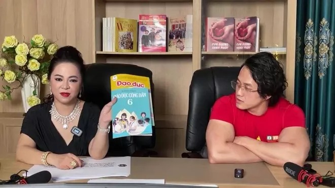 Con nuôi Hoài Linh lên tiếng đanh thép làm rõ nghi vấn hỗn hào với đại gia Phương Hằng 1 Con nuôi Hoài Linh lên tiếng đanh thép làm rõ nghi vấn hỗn hào với đại gia Phương Hằng 1