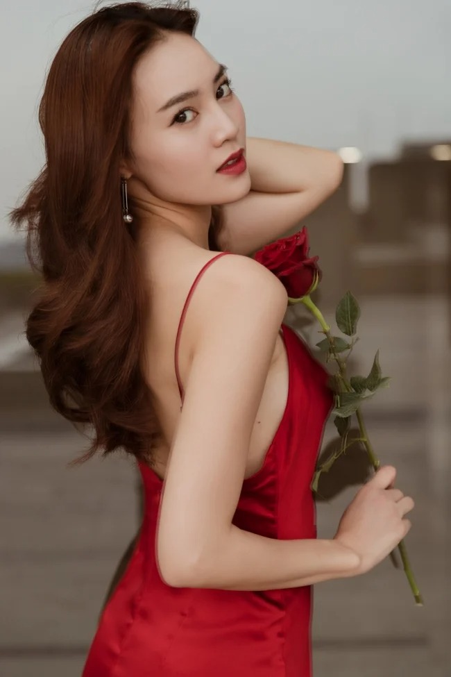 Ninh Dương Lan Ngọc nhận về cái 'kết đắng' vì trót phô bày khuyết điểm hình thể với CDM 4 Ninh Dương Lan Ngọc nhận về cái 'kết đắng' vì trót phô bày khuyết điểm hình thể với CDM 4