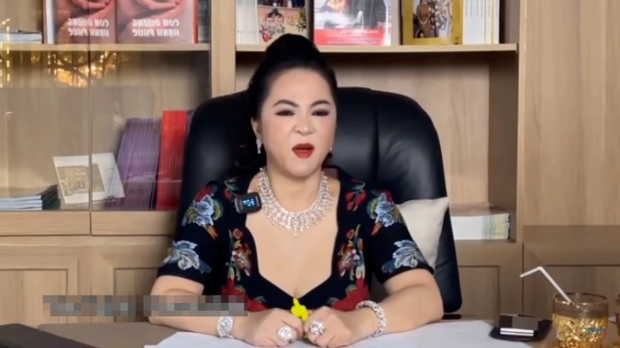 Hòa Minzy 'góp vui' khi tham gia tranh luận 'khán giả nuôi nghệ sĩ' với tâm thư dài như sớ 1 Hòa Minzy 'góp vui' khi tham gia tranh luận 'khán giả nuôi nghệ sĩ' với tâm thư dài như sớ 1