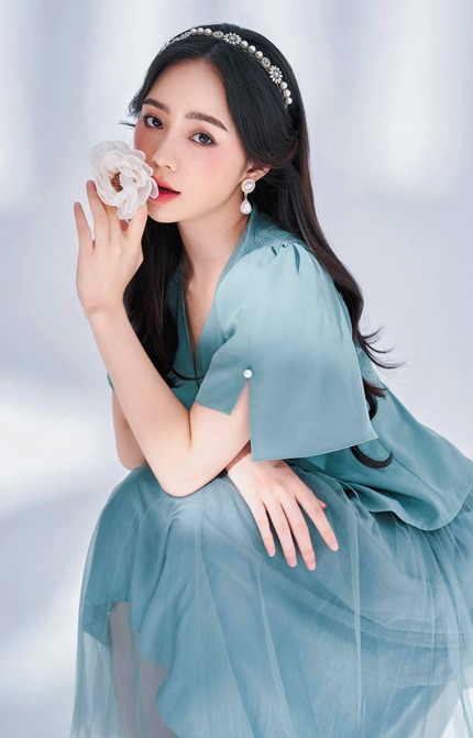 Quỳnh Kool vướng tin đồn 'cặp kè' người hơn tuổi bố sau khi công khai hình ảnh bị 'trả thù' vì là 'tiểu tam' 1 Quỳnh Kool vướng tin đồn 'cặp kè' người hơn tuổi bố sau khi công khai hình ảnh bị 'trả thù' vì là 'tiểu tam' 1