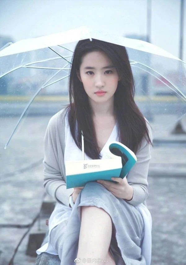 Lưu Diệc Phi lộ quá khứ gây ngỡ ngàng, hóa ra đây chính là sự thật về nhan sắc được tung hô 'thần tiên tỷ tỷ' 1 Lưu Diệc Phi lộ quá khứ gây ngỡ ngàng, hóa ra đây chính là sự thật về nhan sắc được tung hô 'thần tiên tỷ tỷ' 1