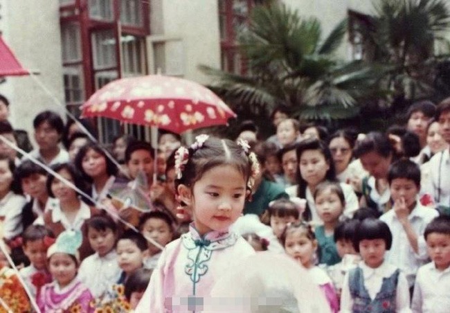 Lưu Diệc Phi lộ quá khứ gây ngỡ ngàng, hóa ra đây chính là sự thật về nhan sắc được tung hô 'thần tiên tỷ tỷ' 2 Lưu Diệc Phi lộ quá khứ gây ngỡ ngàng, hóa ra đây chính là sự thật về nhan sắc được tung hô 'thần tiên tỷ tỷ' 2