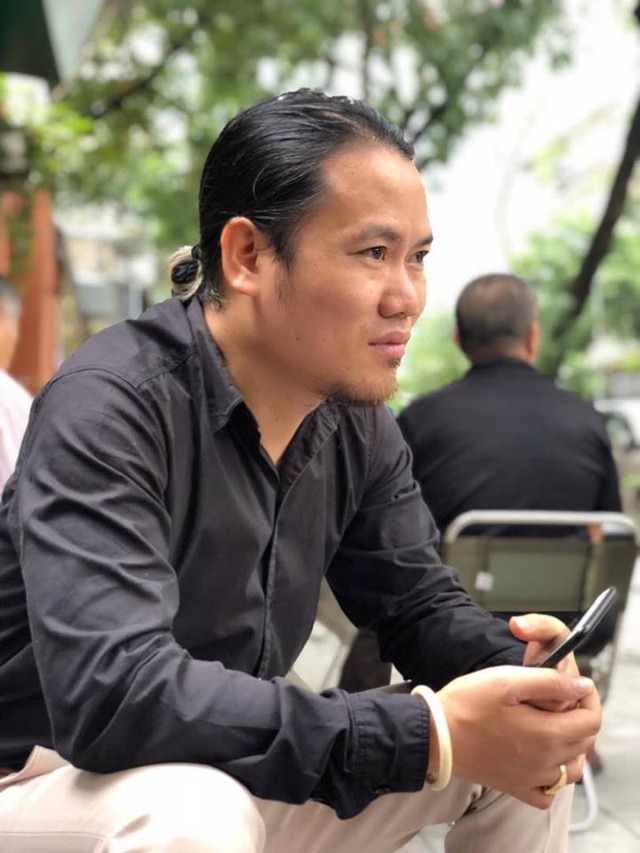 Vượng Râu thể hiện rõ thái độ nghiêm khắc với Hoài Linh giữa ồn ào với bà Phương Hằng và Võ Hoàng Yên 3 Vượng Râu thể hiện rõ thái độ nghiêm khắc với Hoài Linh giữa ồn ào với bà Phương Hằng và Võ Hoàng Yên 3