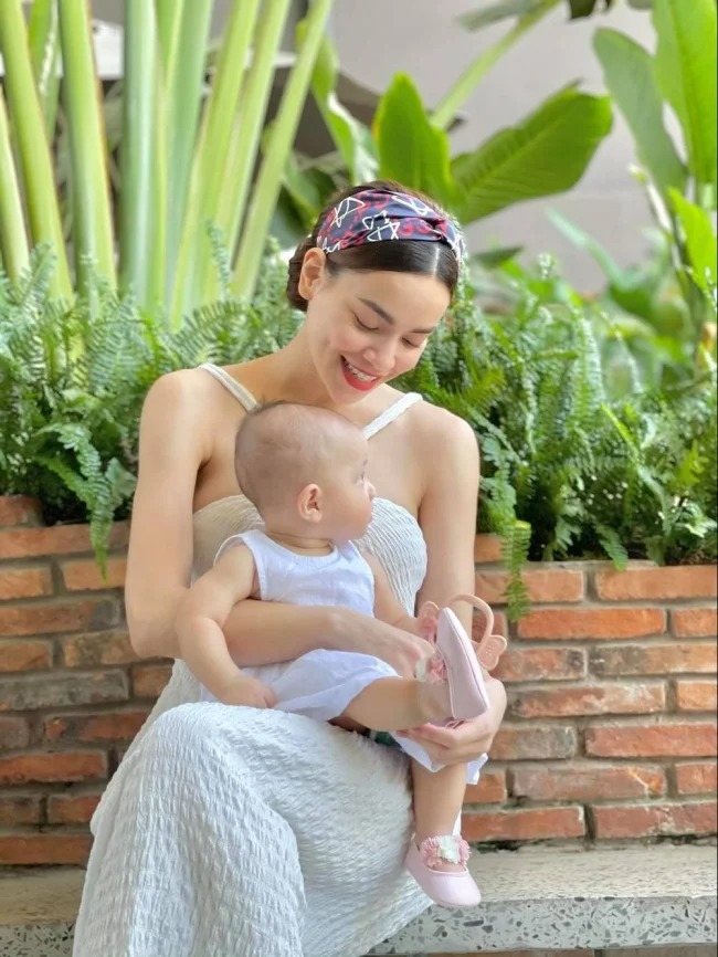 Sao Việt chung tay đẩy lùi Covid-19: Xuân Bắc trực tiếp đi cứu trợ; Hồ Ngọc Hà, Đàm Vĩnh Hưng hỗ trợ đồ thiết yếu 1 Sao Việt chung tay đẩy lùi Covid-19: Xuân Bắc trực tiếp đi cứu trợ; Hồ Ngọc Hà, Đàm Vĩnh Hưng hỗ trợ đồ thiết yếu 1