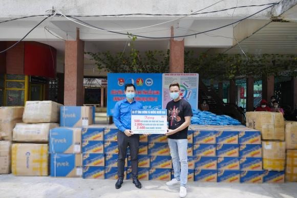 Sao Việt chung tay đẩy lùi Covid-19: Xuân Bắc trực tiếp đi cứu trợ; Hồ Ngọc Hà, Đàm Vĩnh Hưng hỗ trợ đồ thiết yếu 8 Sao Việt chung tay đẩy lùi Covid-19: Xuân Bắc trực tiếp đi cứu trợ; Hồ Ngọc Hà, Đàm Vĩnh Hưng hỗ trợ đồ thiết yếu 8