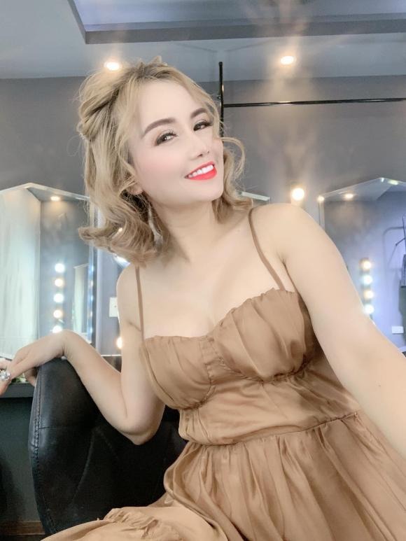 Hiện diện ở 'Hương vị tình thân', nữ diễn viên 4 đời chồng bị chê bai về tư cách 3 Hiện diện ở 'Hương vị tình thân', nữ diễn viên 4 đời chồng bị chê bai về tư cách 3