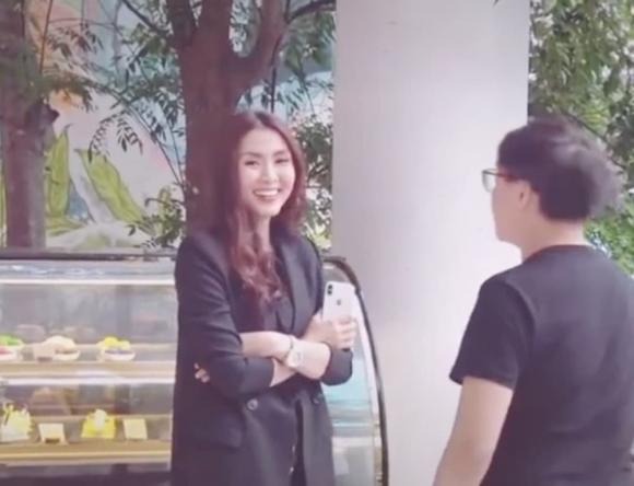 Tăng Thanh Hà bị bóc trần sắc vóc đời thật và có thái độ gây ngỡ ngàng ngay trước ống kính 'người qua đường' 4 Tăng Thanh Hà bị bóc trần sắc vóc đời thật và có thái độ gây ngỡ ngàng ngay trước ống kính 'người qua đường' 4