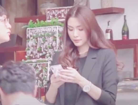 Tăng Thanh Hà bị bóc trần sắc vóc đời thật và có thái độ gây ngỡ ngàng ngay trước ống kính 'người qua đường' 2 Tăng Thanh Hà bị bóc trần sắc vóc đời thật và có thái độ gây ngỡ ngàng ngay trước ống kính 'người qua đường' 2