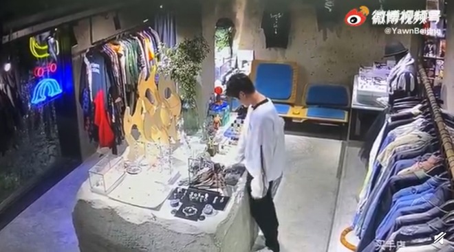 Học trò mỹ nam của Lisa làm dậy sóng dư luận khi lộ hình ảnh ăn cắp vặt là ai? 1 Học trò mỹ nam của Lisa làm dậy sóng dư luận khi lộ hình ảnh ăn cắp vặt là ai? 1