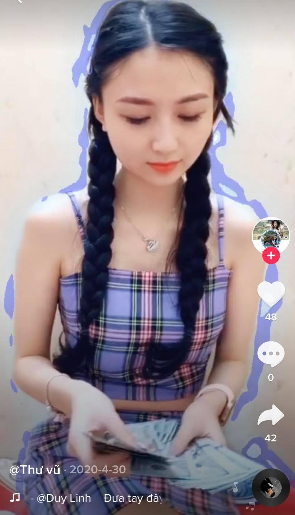 Diễn viên Anh Thư vướng ồn ào có đam mê đi du lịch biển, xài đồ hiệu, tiền đô đếm mỏi tay 9 Diễn viên Anh Thư vướng ồn ào có đam mê đi du lịch biển, xài đồ hiệu, tiền đô đếm mỏi tay 9