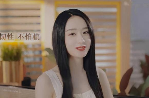 Triệu Lệ Dĩnh xuất hiện như tượng sáp với gương mặt cứng đơ khiến dân tình bật ngửa 1 Triệu Lệ Dĩnh xuất hiện như tượng sáp với gương mặt cứng đơ khiến dân tình bật ngửa 1