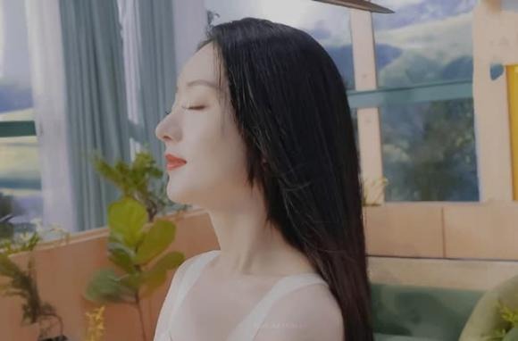 Triệu Lệ Dĩnh xuất hiện như tượng sáp với gương mặt cứng đơ khiến dân tình bật ngửa 3 Triệu Lệ Dĩnh xuất hiện như tượng sáp với gương mặt cứng đơ khiến dân tình bật ngửa 3