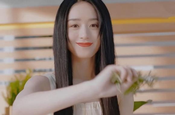 Triệu Lệ Dĩnh xuất hiện như tượng sáp với gương mặt cứng đơ khiến dân tình bật ngửa 4 Triệu Lệ Dĩnh xuất hiện như tượng sáp với gương mặt cứng đơ khiến dân tình bật ngửa 4