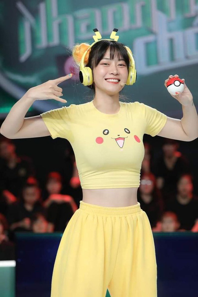 Lê Bống hết diện áo Pikachu bó sát, lại lộ ảnh vòng 3 ‘căng tròn’ fake photoshop quá đà 1