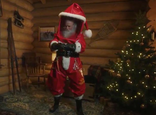 Quảng cáo Ông già Noel mặc đồ bảo hộ bị ném đá dữ dội vì liên quan đến suy nghĩ trẻ em 1