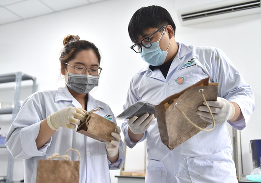 Sinh viên Việt sáng tạo túi giấy tái chế từ cây chuối: Tận dụng từ gốc đến ngọn 2