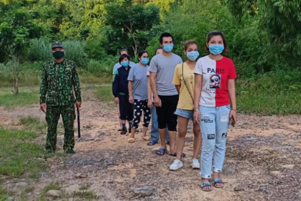 Phát hiện 9 người vượt biên, trốn cách ly từ Lào vào Việt Nam 1 Phát hiện 9 người vượt biên, trốn cách ly từ Lào vào Việt Nam 1