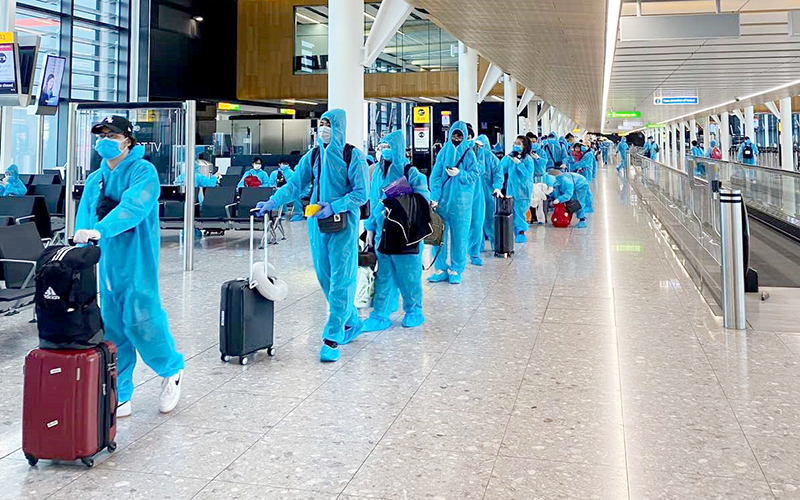 Hành khách đi máy bay không đeo khẩu trang sẽ bị từ chối vận chuyển 1 Hành khách đi máy bay không đeo khẩu trang sẽ bị từ chối vận chuyển 1
