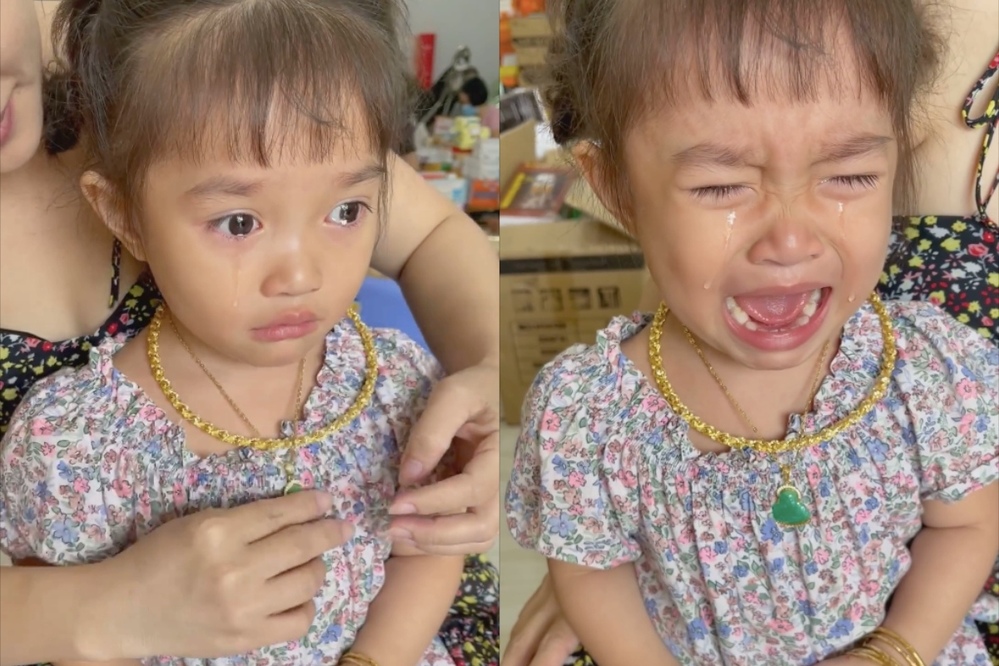 Con gái Lê Dương Bảo Lâm mới 4 tuổi đã áp lực vì đeo quá nhiều vàng 1