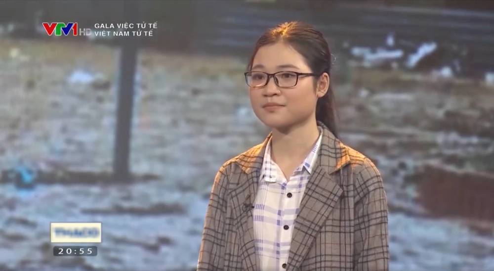 Em bé khóc đến ‘nhói lòng’ vì sách vở ướt nhẹp do trận lũ lịch sử 10 năm trước giờ ra sao? 2 Em bé khóc đến ‘nhói lòng’ vì sách vở ướt nhẹp do trận lũ lịch sử 10 năm trước giờ ra sao? 2
