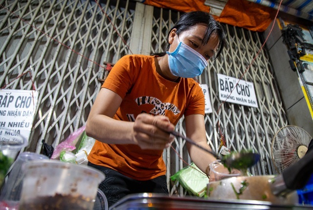 Giới trẻ 'đua nhau' đi bán ngô nướng, kiếm cả triệu đồng mỗi đêm 1 Giới trẻ 'đua nhau' đi bán ngô nướng, kiếm cả triệu đồng mỗi đêm 1