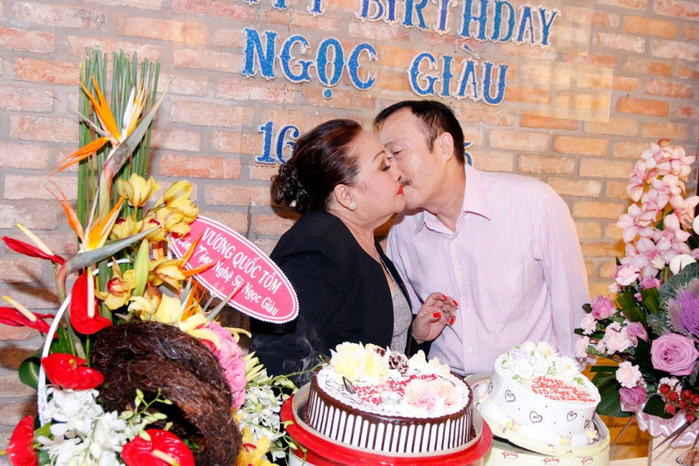 Người đàn ông thầm lặng ủng hộ NSND Ngọc Giàu suốt 40 năm là ai? 1 Người đàn ông thầm lặng ủng hộ NSND Ngọc Giàu suốt 40 năm là ai? 1