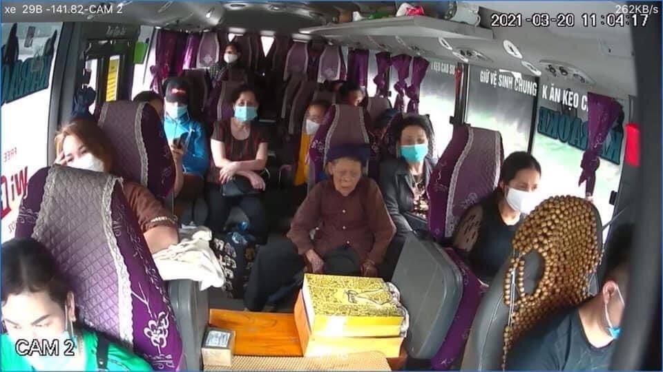 Cụ bà 80 tuổi vẫn phải đi ăn xin để sống qua ngày khiến CĐM ‘chạnh lòng’ 2 Cụ bà 80 tuổi vẫn phải đi ăn xin để sống qua ngày khiến CĐM ‘chạnh lòng’ 2