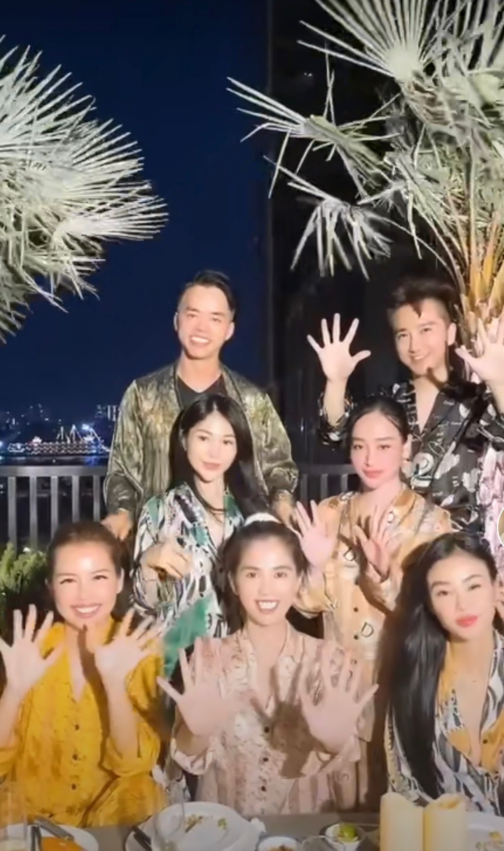 Ngọc Trinh bất ngờ thừa nhận quá khứ bất hảo, từng bị ‘cắm sừng’ và đi ‘cắm sừng’ người khác 2 Ngọc Trinh bất ngờ thừa nhận quá khứ bất hảo, từng bị ‘cắm sừng’ và đi ‘cắm sừng’ người khác 2