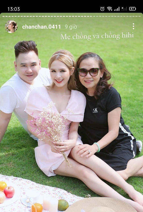 Xoài Non thân mật bên mẹ chồng khiến dân tình phát ‘hờn’ vì quá thắm thiết 2 Xoài Non thân mật bên mẹ chồng khiến dân tình phát ‘hờn’ vì quá thắm thiết 2