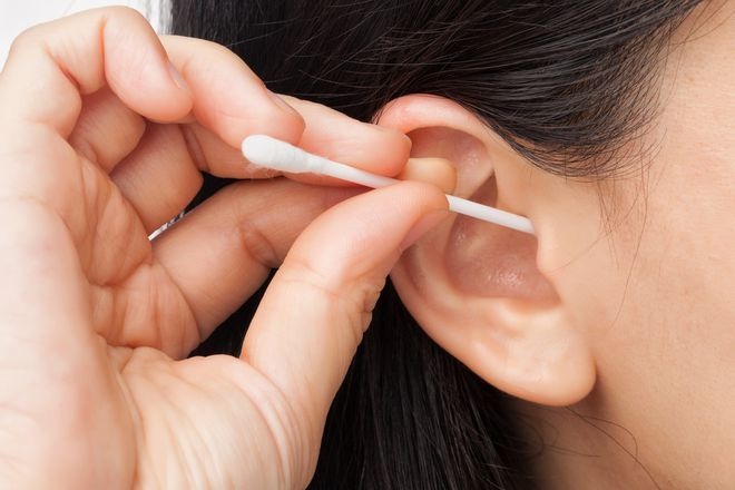Hãy bỏ ngay thói quen lấy ráy tai vi những biến chứng khó lường 2 Hãy bỏ ngay thói quen lấy ráy tai vi những biến chứng khó lường 2