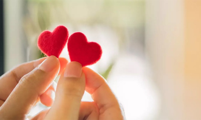 Nhờ ‘vác’ chó lên đầu lúc trời mưa, cô nàng 9x bỗng dưng ‘thoát ế’ 1 Nhờ ‘vác’ chó lên đầu lúc trời mưa, cô nàng 9x bỗng dưng ‘thoát ế’ 1