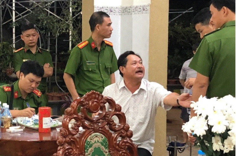 Vợ nam diễn viên Kinh Quốc 'vướng' vào điều gì để rồi bị bắt? 2 Vợ nam diễn viên Kinh Quốc 'vướng' vào điều gì để rồi bị bắt? 2